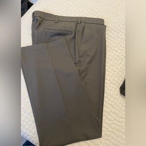 Haggar men’s dress pants. Gray. Size 38 x 32. Like new.